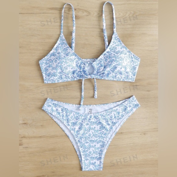 Size small, Blue and white floral print bikini (top & bottom) NEVER WORN - Picture 7 of 7